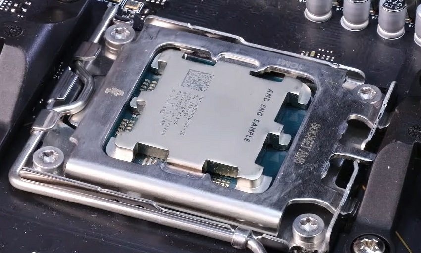 FullHD không che chip Ryzen 9 7950X trên socket AM5, IHS như thế này mà lỡ làm tràn keo tản nhiệt thì...