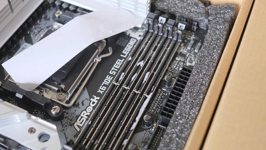 ASRock bỗng nhiên dính ''phốt'' chỉ vì dán thông tin đè lên khe cắm RAM ?